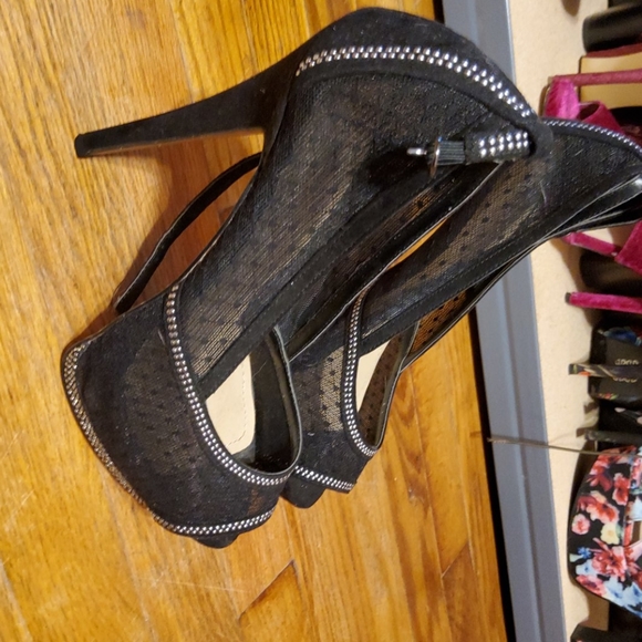 Heels - Picture 3 of 3